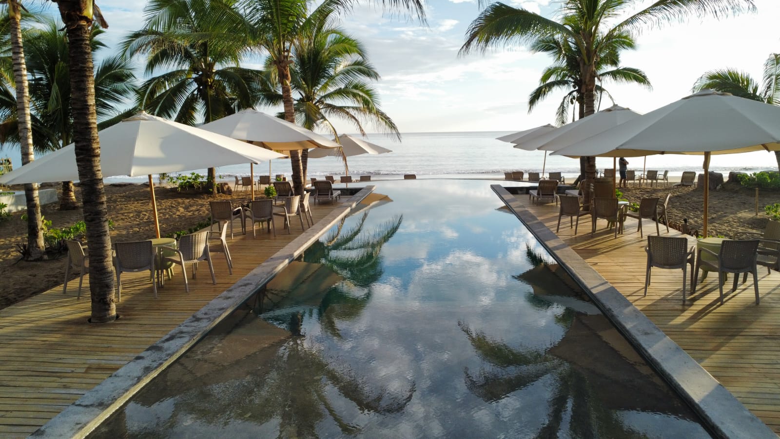 Infinity pool to the Pacific
